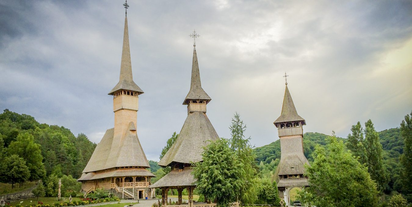 5 biserici din lemn pe care să nu le ratezi în Maramureș