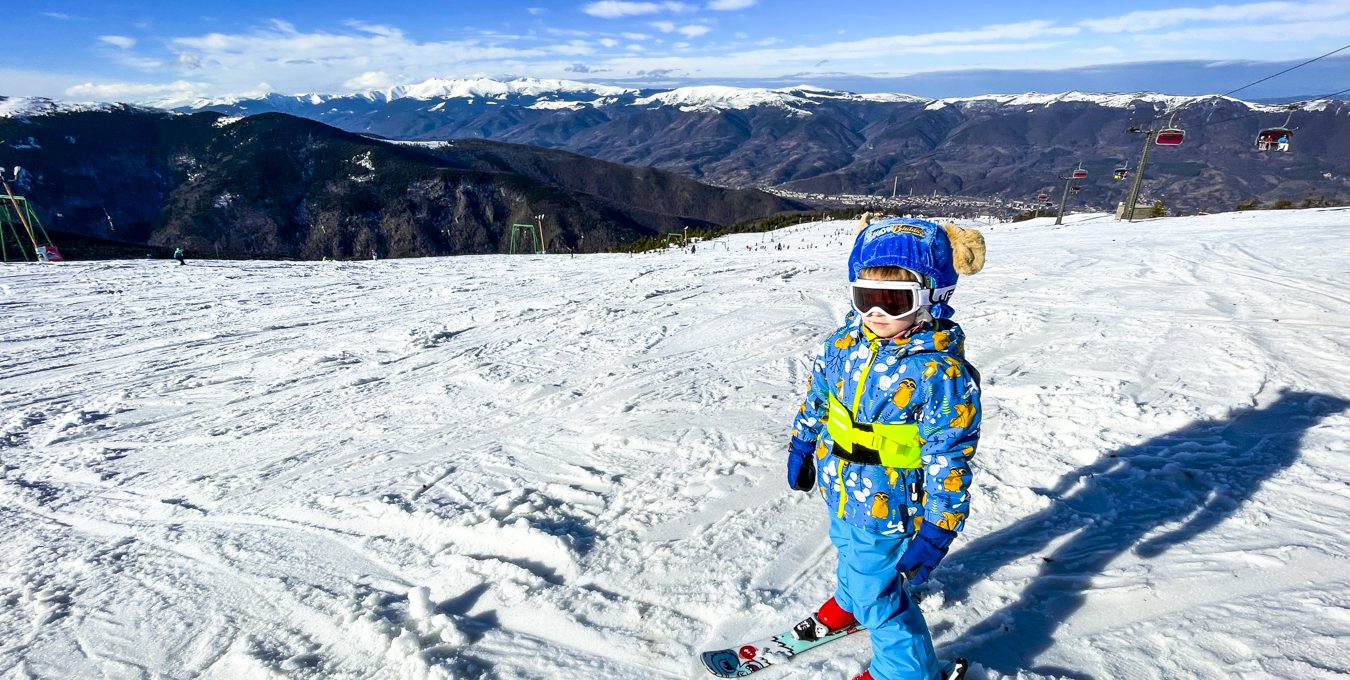 Cum ne-am ajutat copilul să învețe să schieze